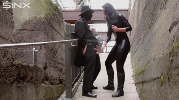 CBT und Nippelspiele im Freien Screencap 38 on www.sinx.com