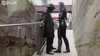 CBT und Nippelspiele im Freien Screencap 7 on www.sinx.com