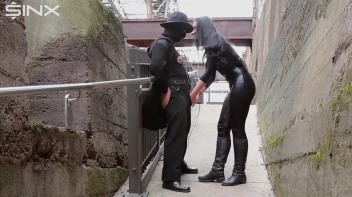 CBT und Nippelspiele im Freien Screencap 10 on www.sinx.com