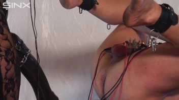 Der XXL Schwanz sprengt das Sklavenarschloch Screencap 42 on www.sinx.com