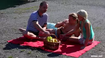 Bringing Bi To The Great Outdoors Screencap 7 on www.sinx.com