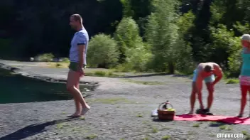 Bringing Bi To The Great Outdoors Screencap 4 on www.sinx.com