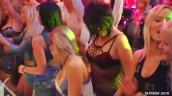 Blue Jean Babes Part 1 Cam 2 Screencap 9 on www.sinx.com