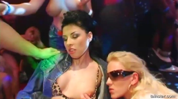 Blue Jean Babes Part 1 Cam 2 Screencap 109 on www.sinx.com