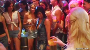 Blue Jean Babes Part 1 Cam 2 Screencap 12 on www.sinx.com