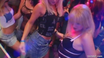 Blue Jean Babes Part 1 Cam 2 Screencap 3 on www.sinx.com