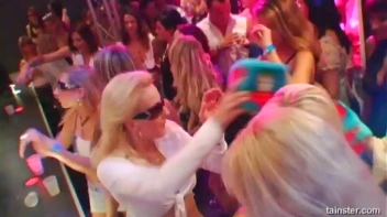 Blue Jean Babes Part 1 Cam 2 Screencap 30 on www.sinx.com