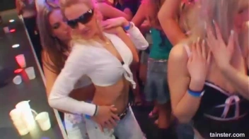 Blue Jean Babes Part 1 Cam 2 Screencap 33 on www.sinx.com