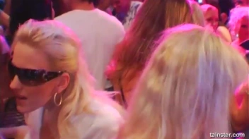 Blue Jean Babes Part 1 Cam 2 Screencap 35 on www.sinx.com