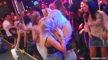 Blue Jean Babes Part 1 Cam 2 Screencap 44 on www.sinx.com