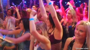 Blue Jean Babes Part 1 Cam 2 Screencap 6 on www.sinx.com