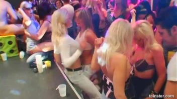 Blue Jean Babes Part 1 Cam 2 Screencap 60 on www.sinx.com