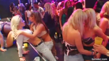 Blue Jean Babes Part 1 Cam 2 Screencap 61 on www.sinx.com