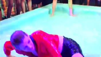 Kia Winston vs. Anita Queen Screencap 23 on www.sinx.com