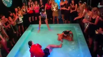 Kia Winston vs. Anita Queen Screencap 51 on www.sinx.com