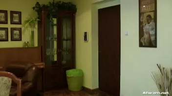 Sophie's Dirty Shoe & Fashion Birthday Screencap 1 on www.sinx.com