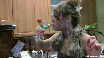 Sophie's Dirty Shoe & Fashion Birthday Screencap 33 on www.sinx.com