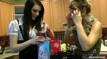 Sophie's Dirty Shoe & Fashion Birthday Screencap 5 on www.sinx.com