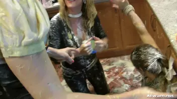 Sophie's Dirty Shoe & Fashion Birthday Screencap 73 on www.sinx.com