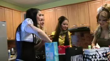 Sophie's Dirty Shoe & Fashion Birthday Screencap 8 on www.sinx.com