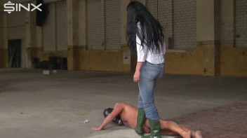 Schmutziges Trampeln mit Gummistiefeln Screencap 42 on www.sinx.com