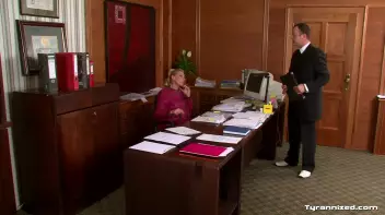 Sexy Secretary Screencap 1 on www.sinx.com