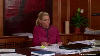 Sexy Secretary Screencap 10 on www.sinx.com