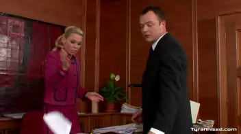 Sexy Secretary Screencap 11 on www.sinx.com