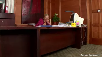 Sexy Secretary Screencap 122 on www.sinx.com