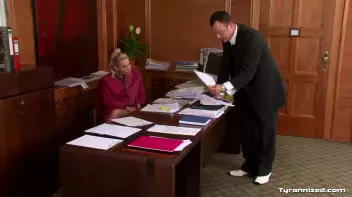 Sexy Secretary Screencap 13 on www.sinx.com