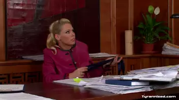 Sexy Secretary Screencap 16 on www.sinx.com