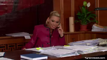 Sexy Secretary Screencap 2 on www.sinx.com