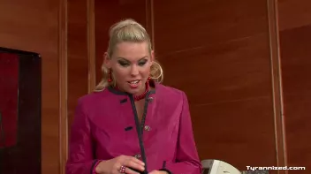 Sexy Secretary Screencap 21 on www.sinx.com