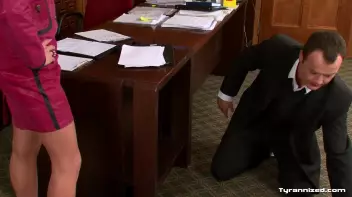 Sexy Secretary Screencap 30 on www.sinx.com