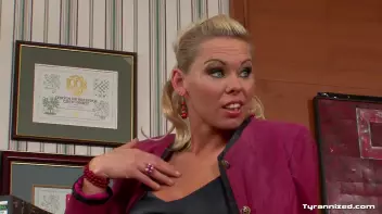 Sexy Secretary Screencap 45 on www.sinx.com