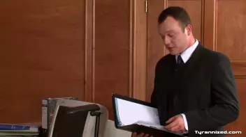 Sexy Secretary Screencap 7 on www.sinx.com