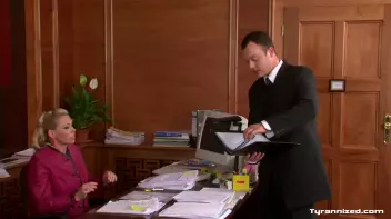 Sexy Secretary Screencap 8 on www.sinx.com