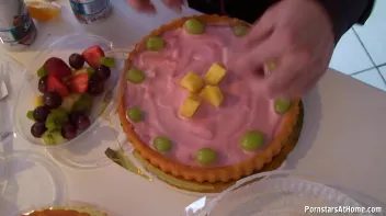 The Cake Party Disaster Screencap 2 on www.sinx.com