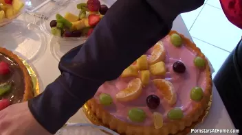 The Cake Party Disaster Screencap 4 on www.sinx.com