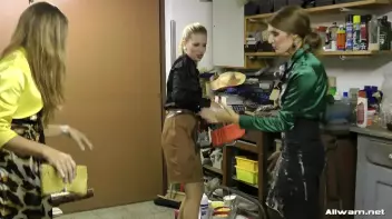 Wet And Messy Workshop Screencap 21 on www.sinx.com