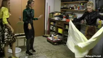 Wet And Messy Workshop Screencap 24 on www.sinx.com