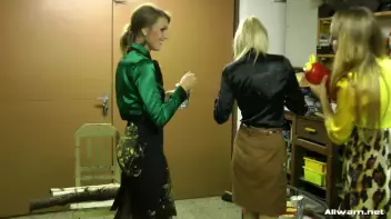 Wet And Messy Workshop Screencap 43 on www.sinx.com