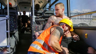 Latest deal - Stud Pays Builder For Gay Sex On The Bus