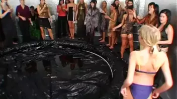 Slip-and-Slide Oil Battle Screencap 3 on www.sinx.com