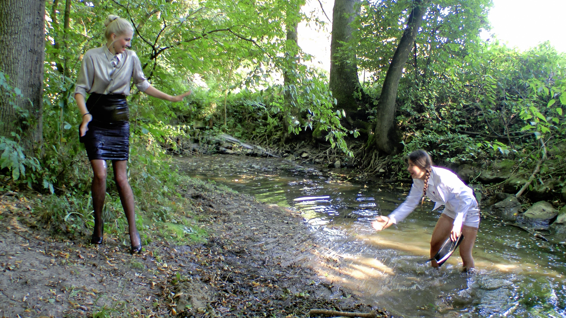 Bitchy WAM Catfight Takes Place In Stream on www.sinx.com