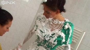 Two Messy Babes Covered In Foam Screencap 22 on www.sinx.com