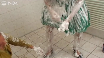Two Messy Babes Covered In Foam Screencap 24 on www.sinx.com