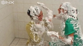 Two Messy Babes Covered In Foam Screencap 51 on www.sinx.com