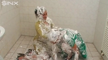 Two Messy Babes Covered In Foam Screencap 54 on www.sinx.com