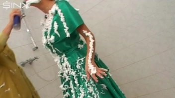 Two Messy Babes Covered In Foam Screencap 10 on www.sinx.com